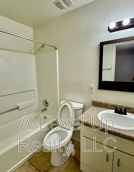 267 E 21st St #1 — Photo 13