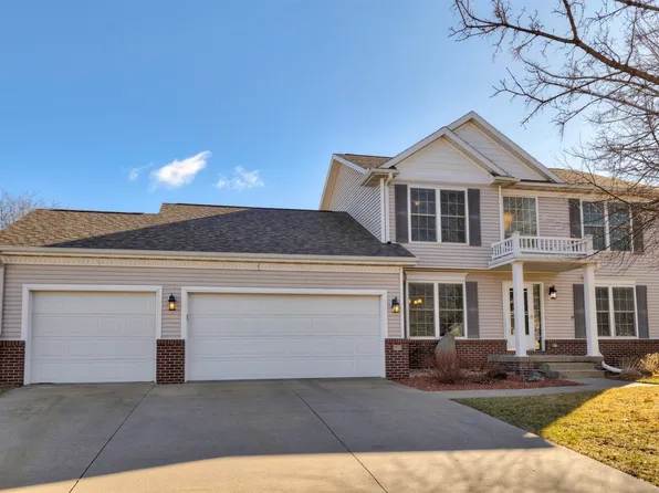 3625 Brook Run Dr, Des Moines, IA 50317