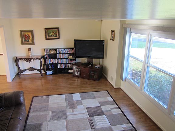 2nd image of 34 Manor Hill Dr