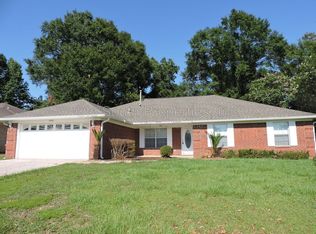 2552 Southern Oaks Dr, Cantonment, FL 32533