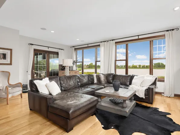 11692 E Laketowne Dr, Albertville, MN 55301