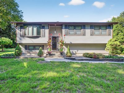 83 Camelot Road, Poughkeepsie, NY, 12601