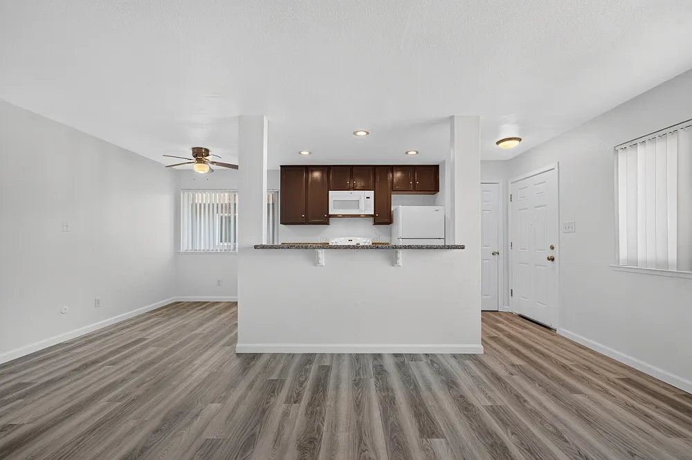 3 bed, 1.5 bath, 925 sqft, $1,895 — Photo 1