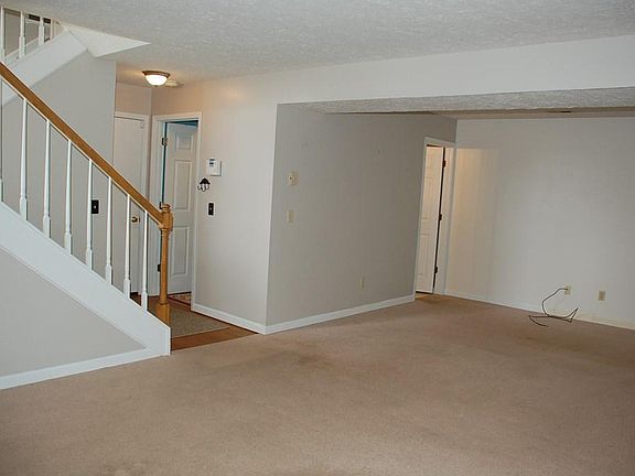 2nd image of 784 Oakland Dr