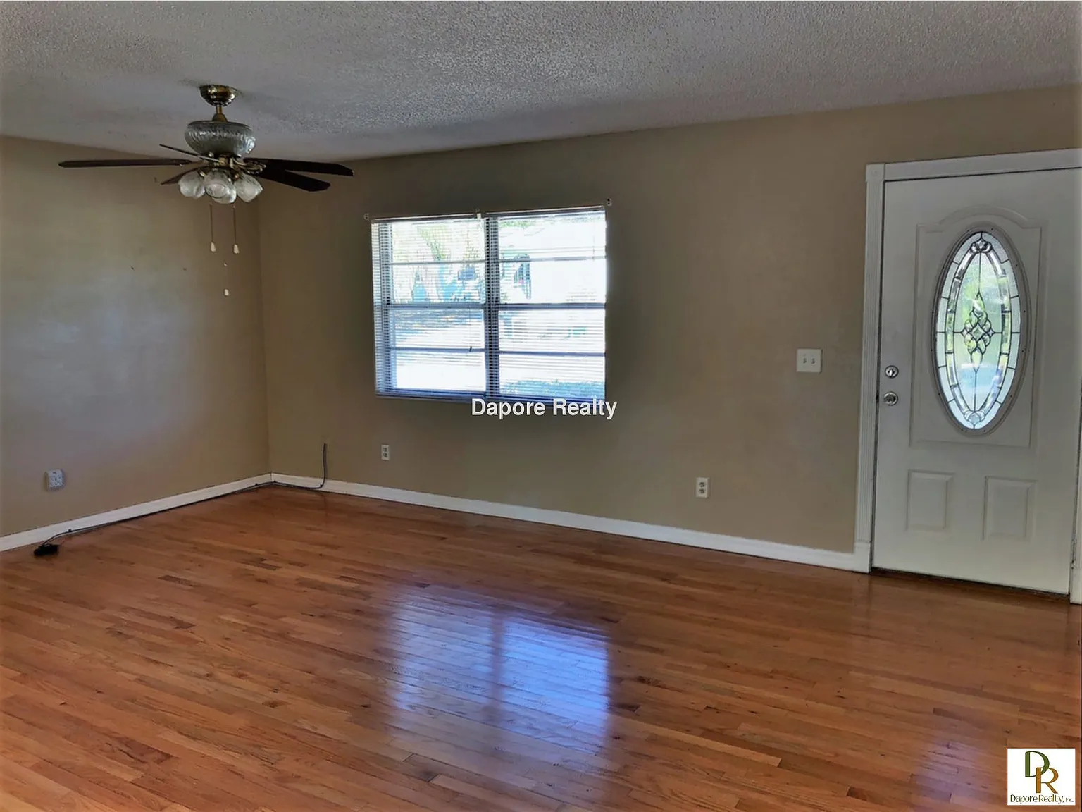 4 bed, 2.0 bath, 1800 sqft, $1,995 — Photo 3