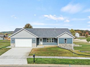 2143 Cambridge Ct, Reedsburg, WI 53959