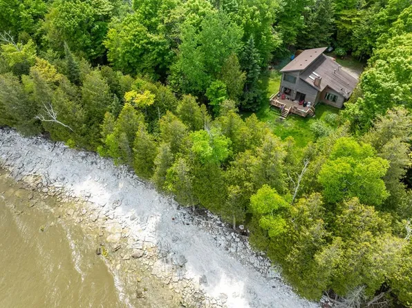 2084 S Lake Michigan Dr, Sturgeon Bay, WI 54235