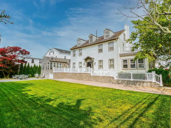 8 N Lancaster Ave, Margate, NJ 08402