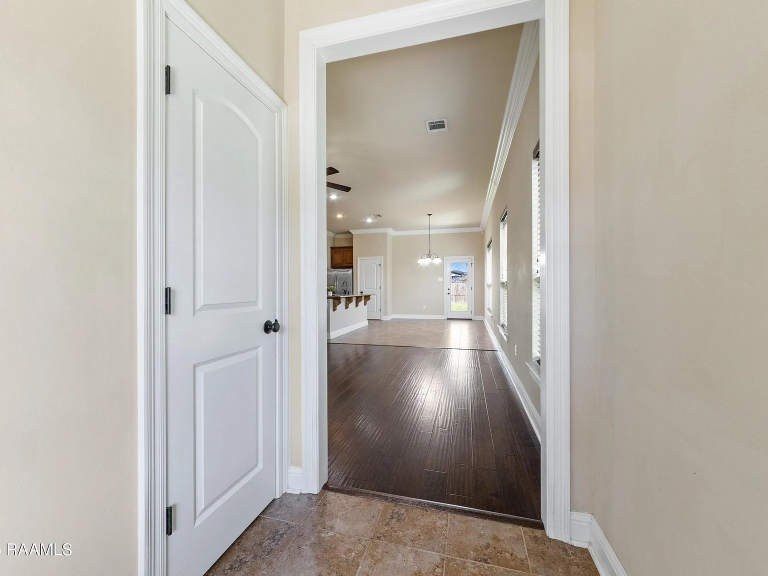 3 bed, 1729 sqft, $1,900 — Photo 2
