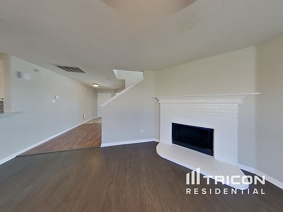 3rd image of 1405 Knottingham Dr