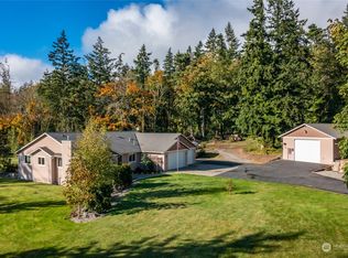 661 E Crescent Harbor Rd, Oak Harbor, WA 98277