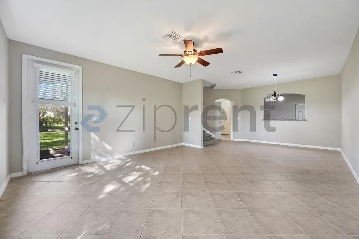 4 bed, 2.5 bath, 1019 sqft, $2,250 — Photo 4