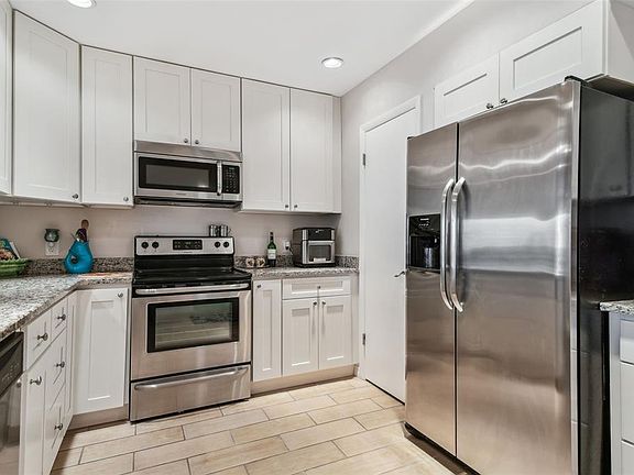 5th image of 301 Mariner Dr
