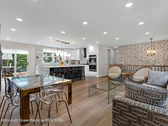 5th image of 459 W Lincoln Ave