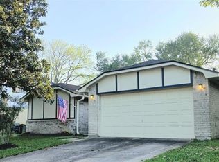 1126 E Brompton Dr, Pearland, TX 77584