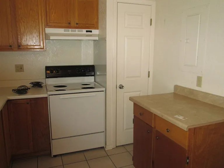 1507 Georgia St — Photo 4