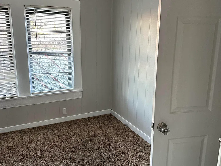 107 S Beech St — Photo 10