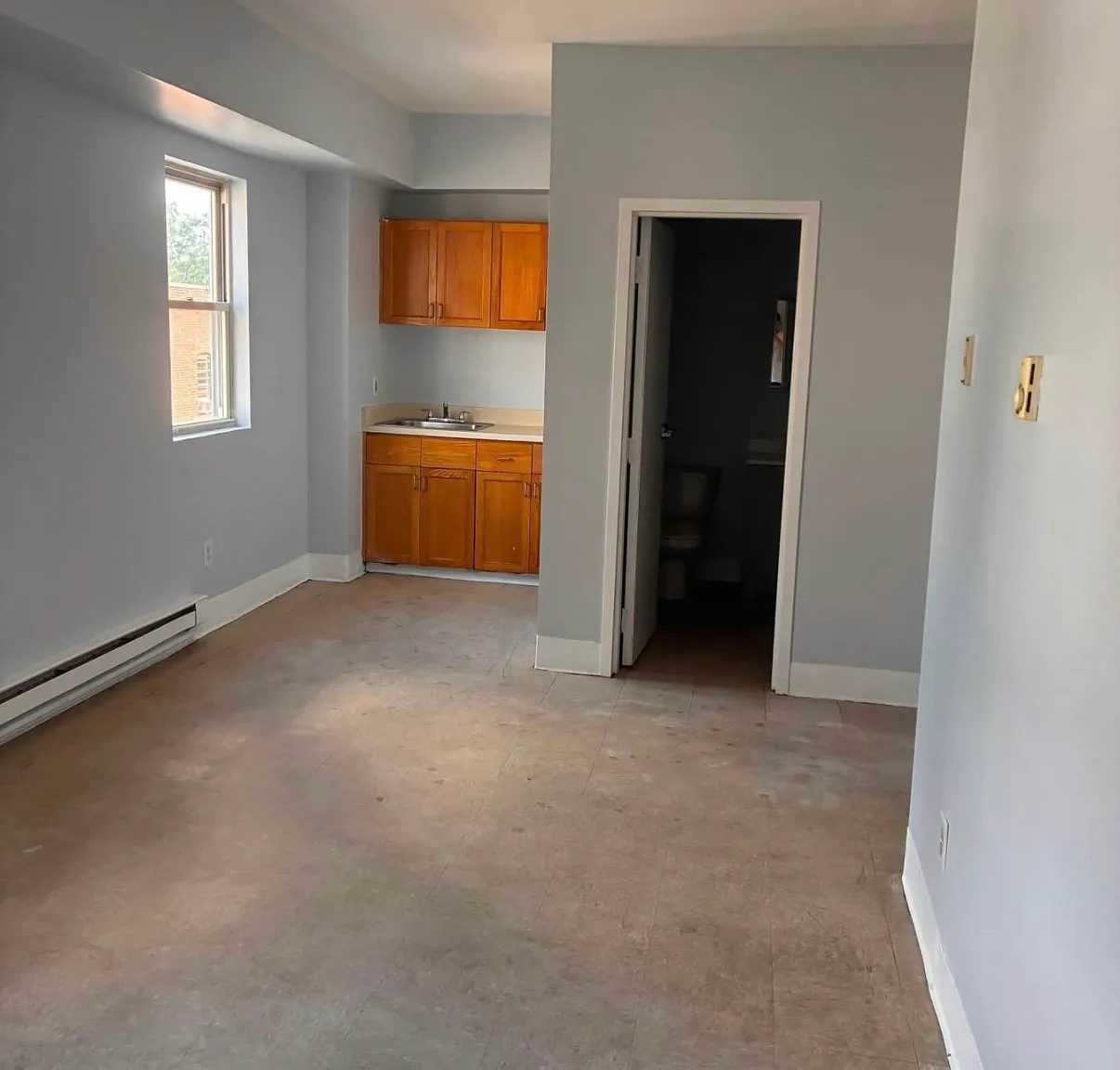 Studio, $1,100 — Photo 1