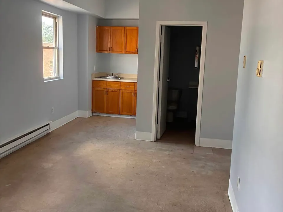 779 E Main St #1