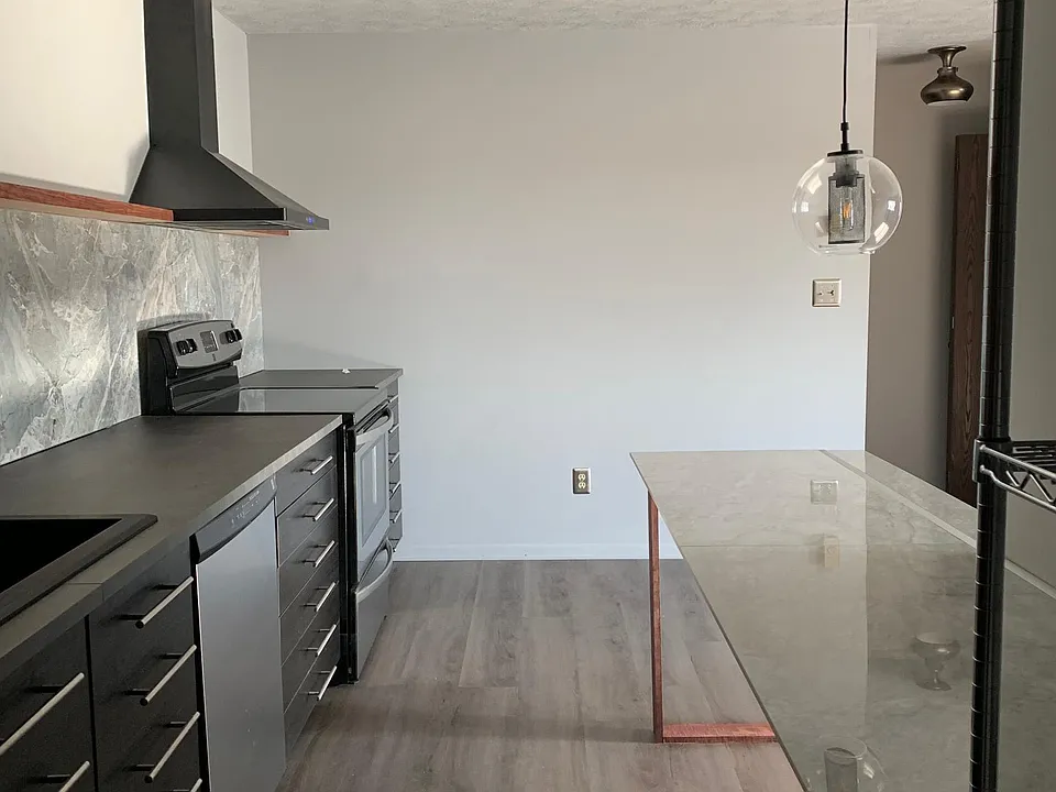 38 Marshall Ave #5