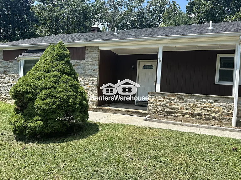17825 Falls Rd — Photo 2