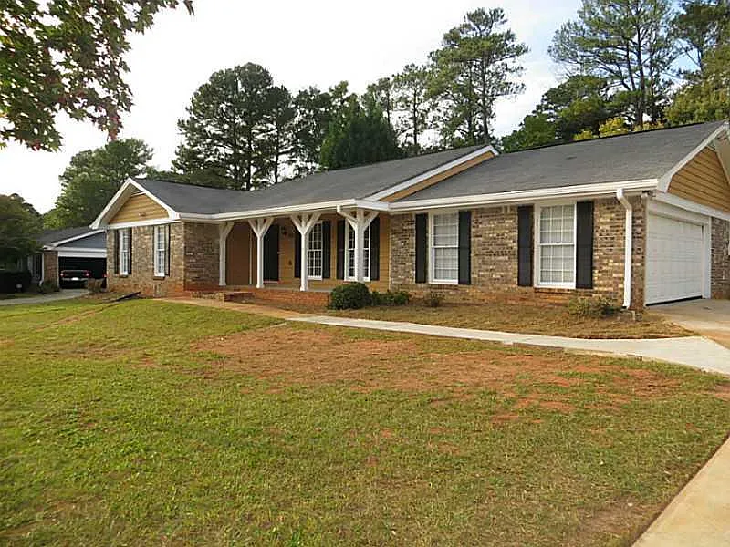 4 bed, 2.5 bath, $2,495 — Photo 1