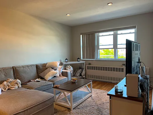 Rented by Prime Realty | media 10