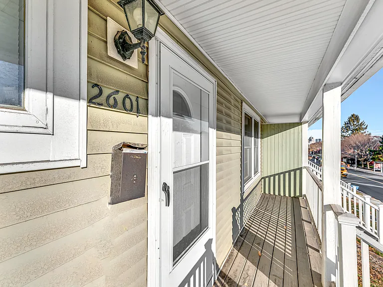 2601 Washington St — Photo 2