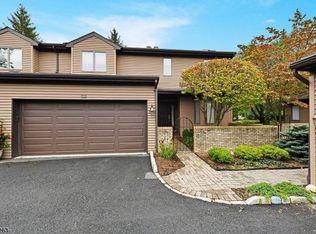 168 Van Winkle Ln, Mahwah, NJ 07430