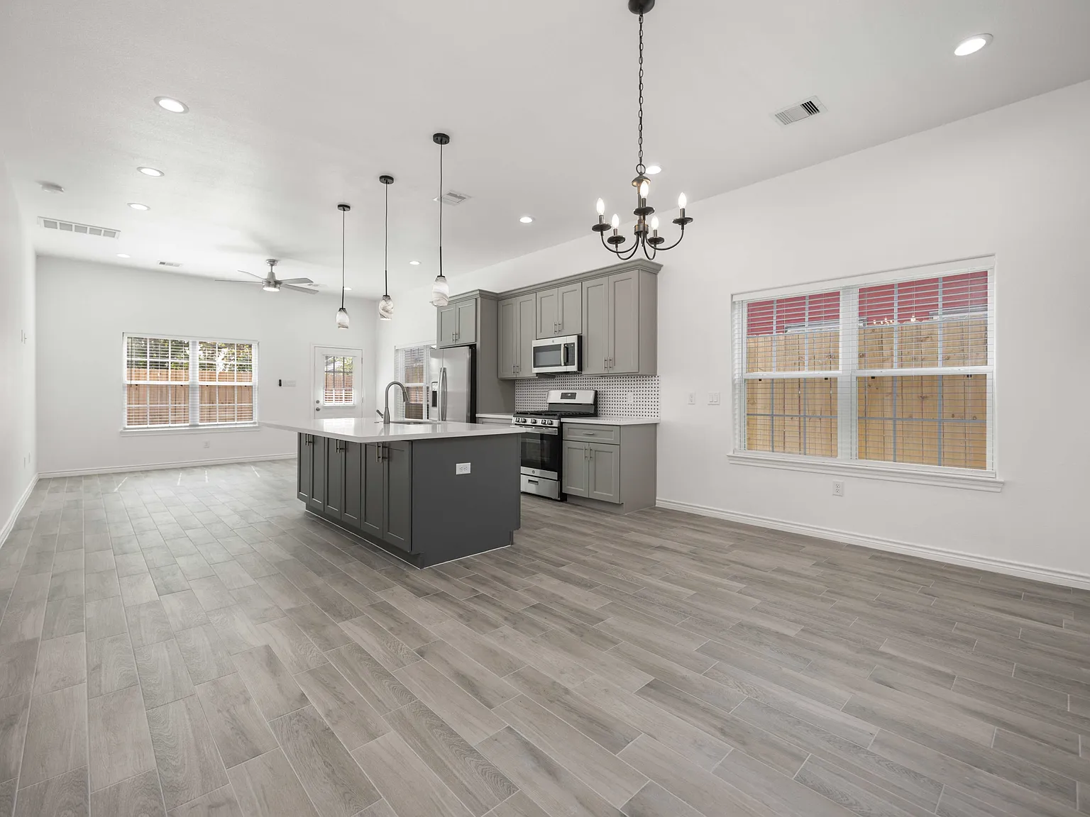 4406 Sterling Street - B — Photo 3