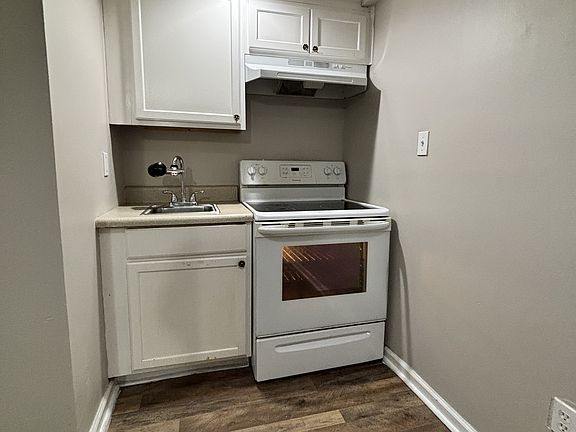 2nd image of 2512 Finchley Dr #B