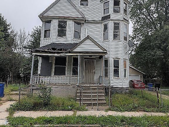 1st image of 1349 E 90th St