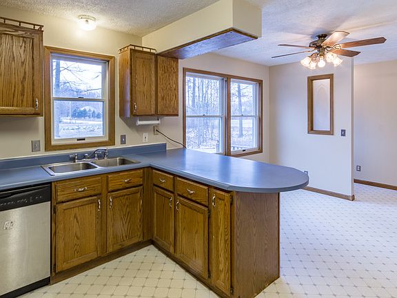Here is another view of the kitchen that shows where you can place your kitchen table. Nice stainless steel appliances