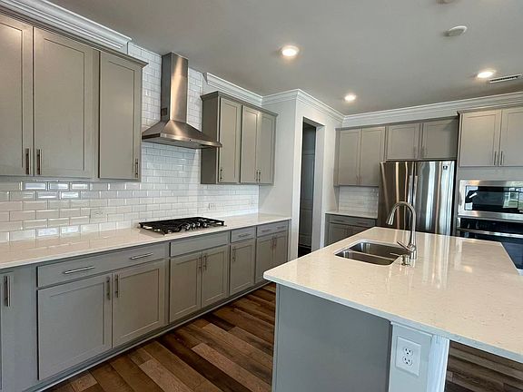 5th image of 813 Matterhorn Dr