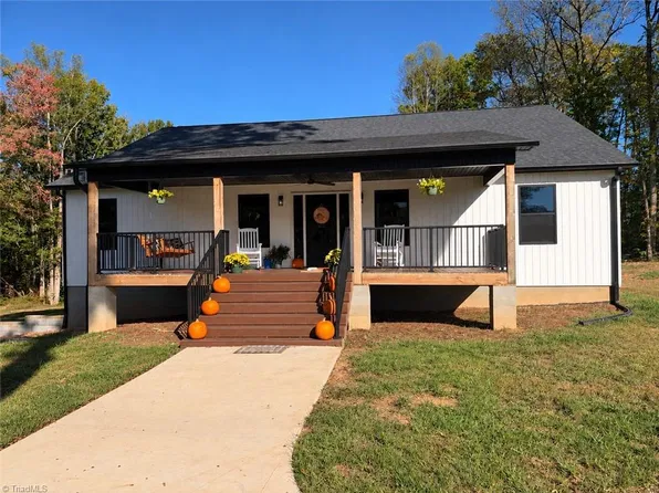 1075 Piney Mountain Rd, Walnut Cove, NC 27052