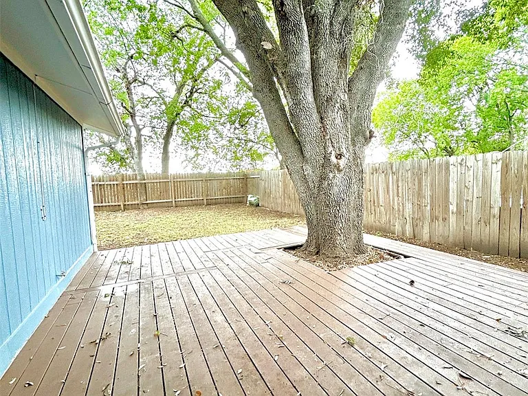 4914 Scarsdale Dr — Photo 3