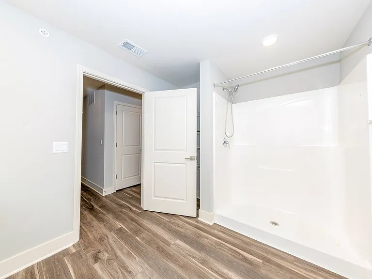 The Caravel Apartments — Photo 15