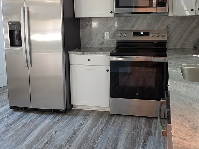 1613 Monteiro Ave — Photo 14
