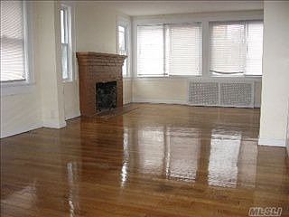 2nd image of 140 Manor Ave