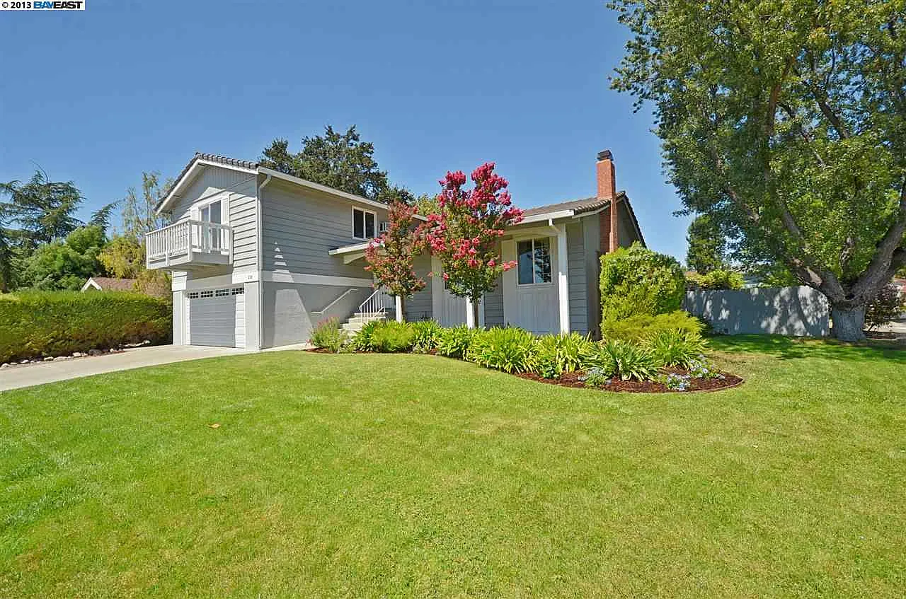 238 Garnet Dr photo 1