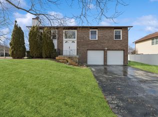 1650 Chesapeake Dr, Hoffman Estates, IL 60192