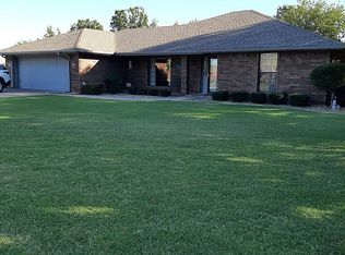 602 E Oklahoma St, Walters, OK 73572