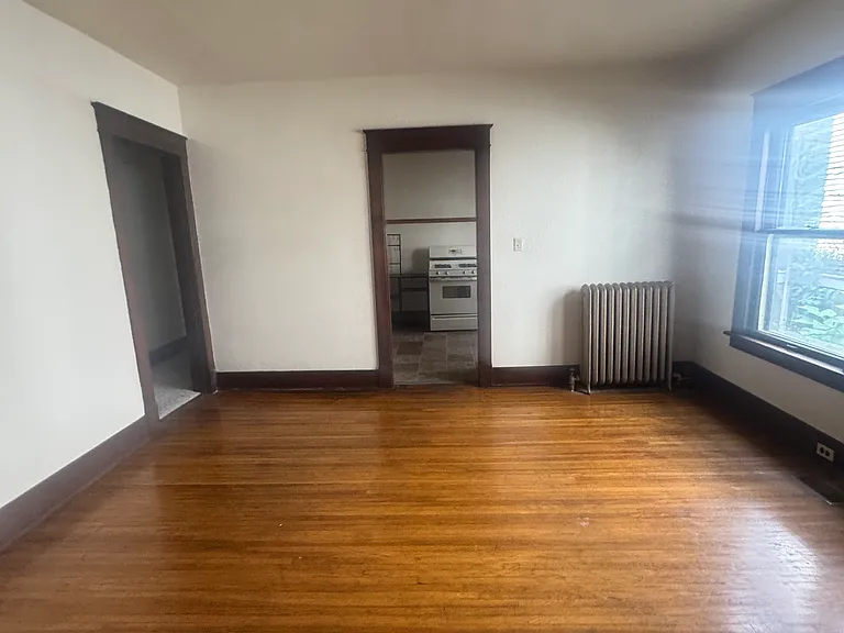 405 Victoria Pl #2 — Photo 4