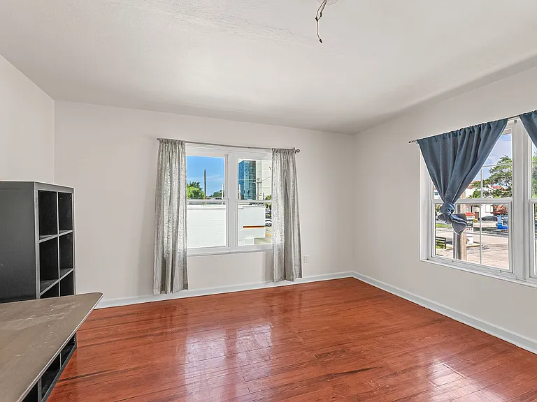 1008 Strawbridge — Photo 11