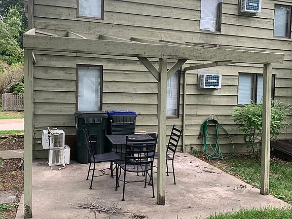 Patio + furniture for tenant's use
