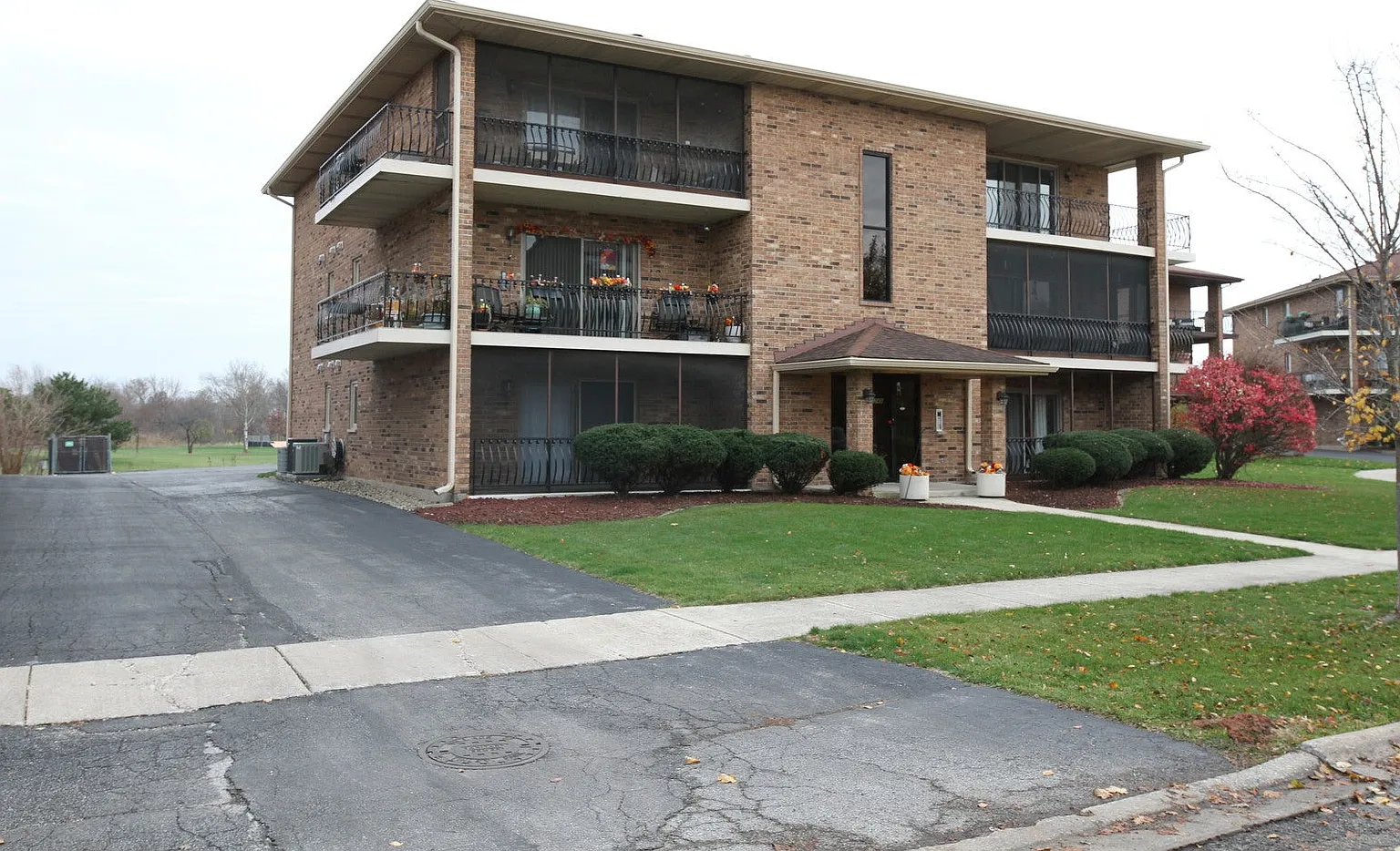 2 bed, 2.0 bath, 950 sqft, $2,350 — Photo 3