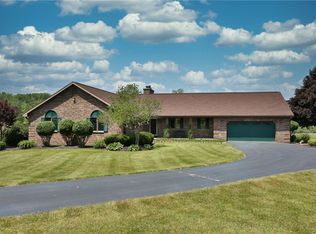 1997 Pinnacle Rd, Henrietta, NY 14467