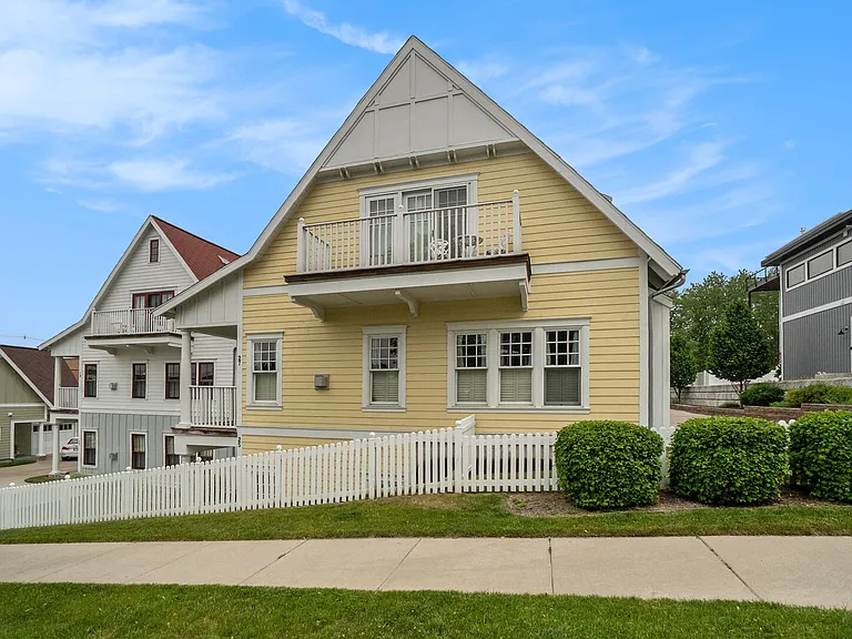 27 Howard Ave — Photo 41