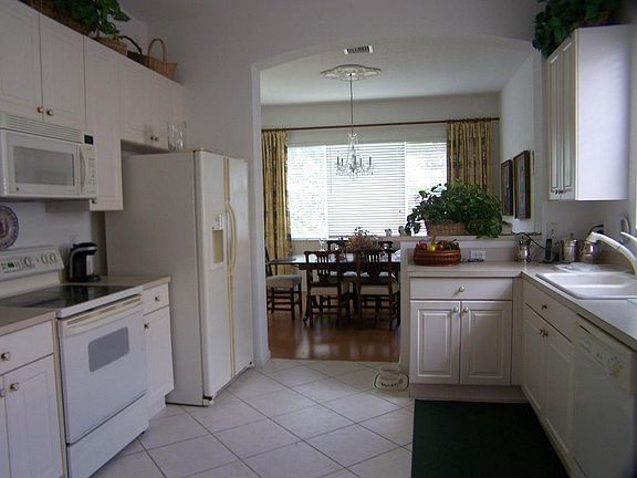 4th image of 9070 Bay Harbour Cir