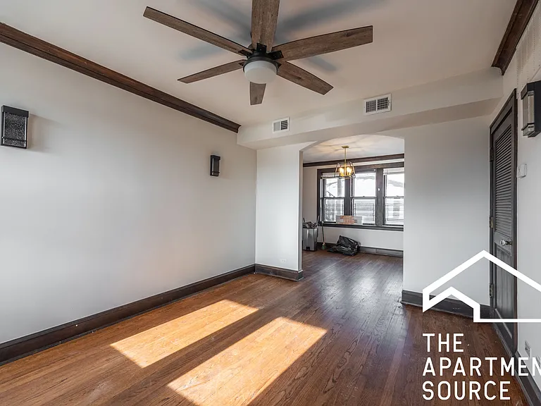 2624 W Devon Ave #301 — Photo 8